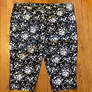 Croft & Barrow Black and White Floral Capris